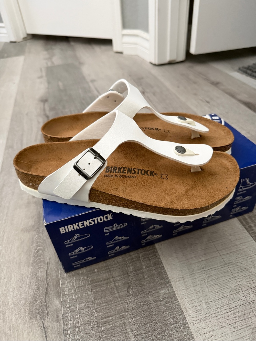 NWT Birkenstock White Gizeh Thong Sandals size 9